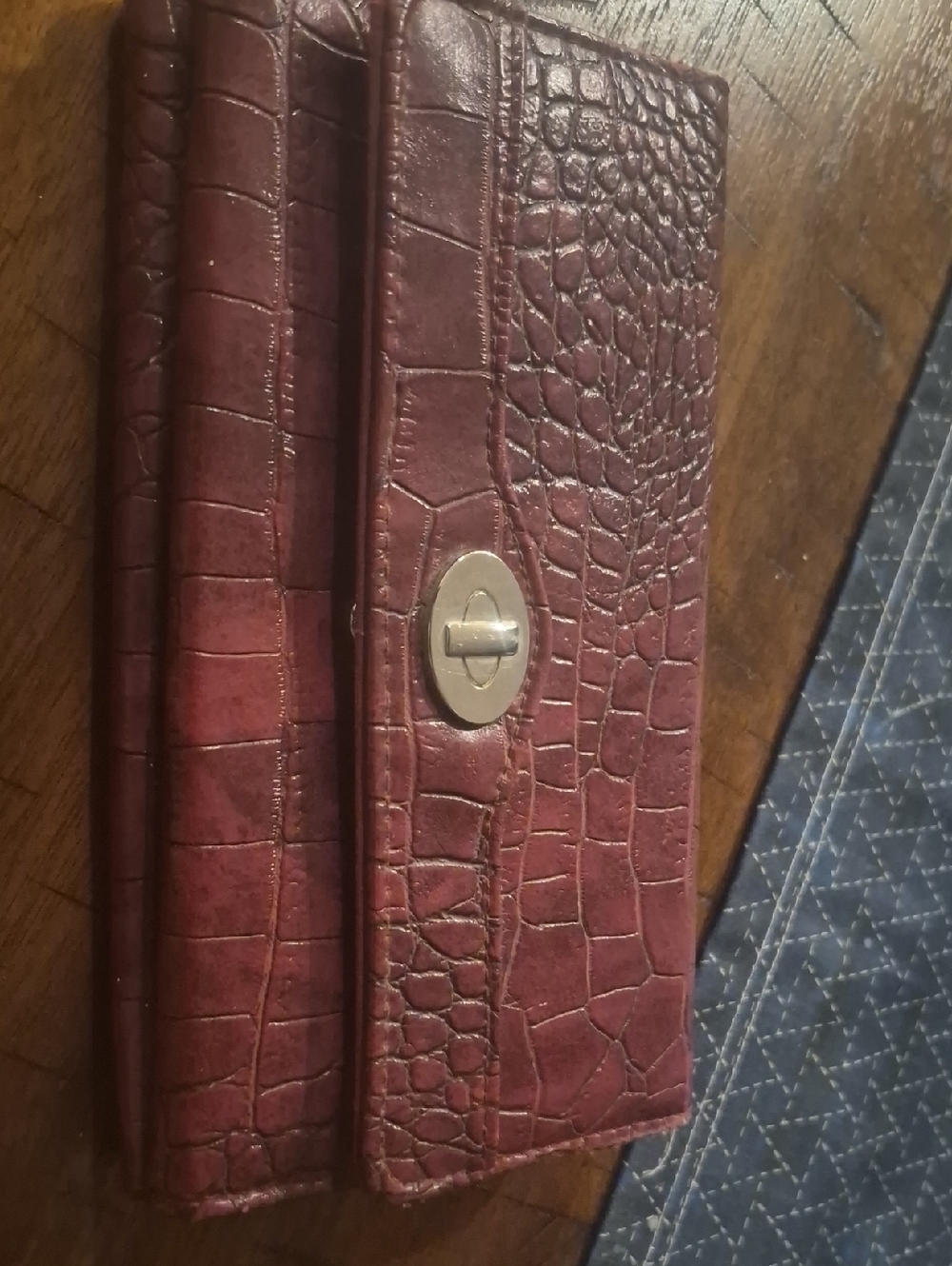Croc-Texture Leather Men's Wallet - Deep Burgundy